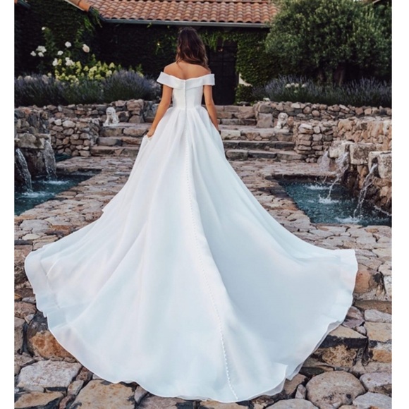 Allure Bridal Wedding dress - Picture 2 of 6